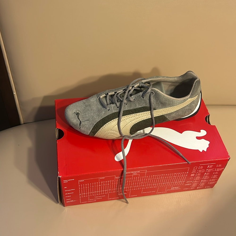 Puma tennis shoe